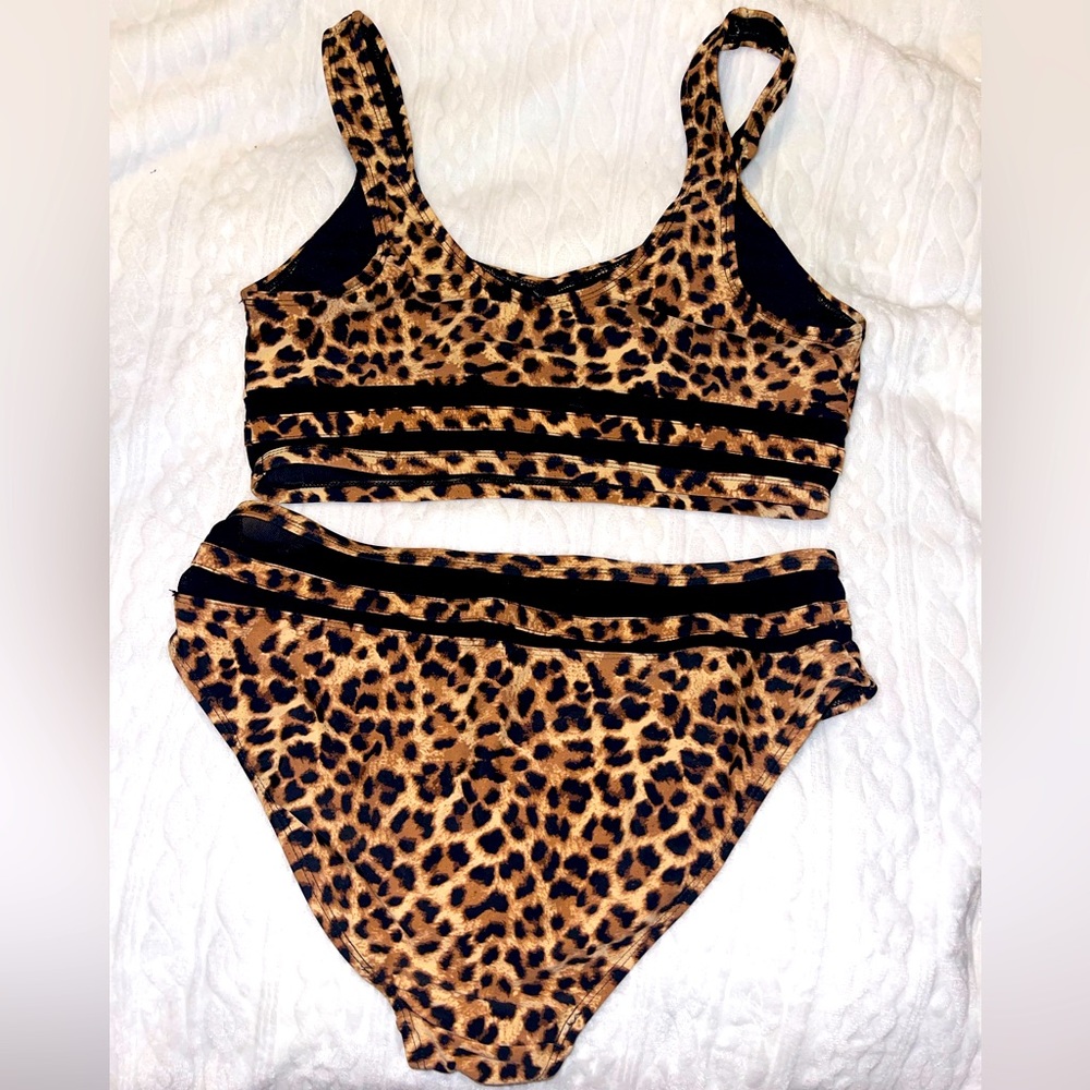 Cabana Del Sol Women’s Leopard Print Bikini swimsuit NWT Size Large